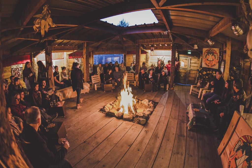 Les Tipis Du Bonheur De Vivre Hotel Brulon Bagian luar foto
