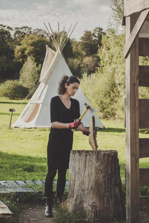Les Tipis Du Bonheur De Vivre Hotel Brulon Bagian luar foto