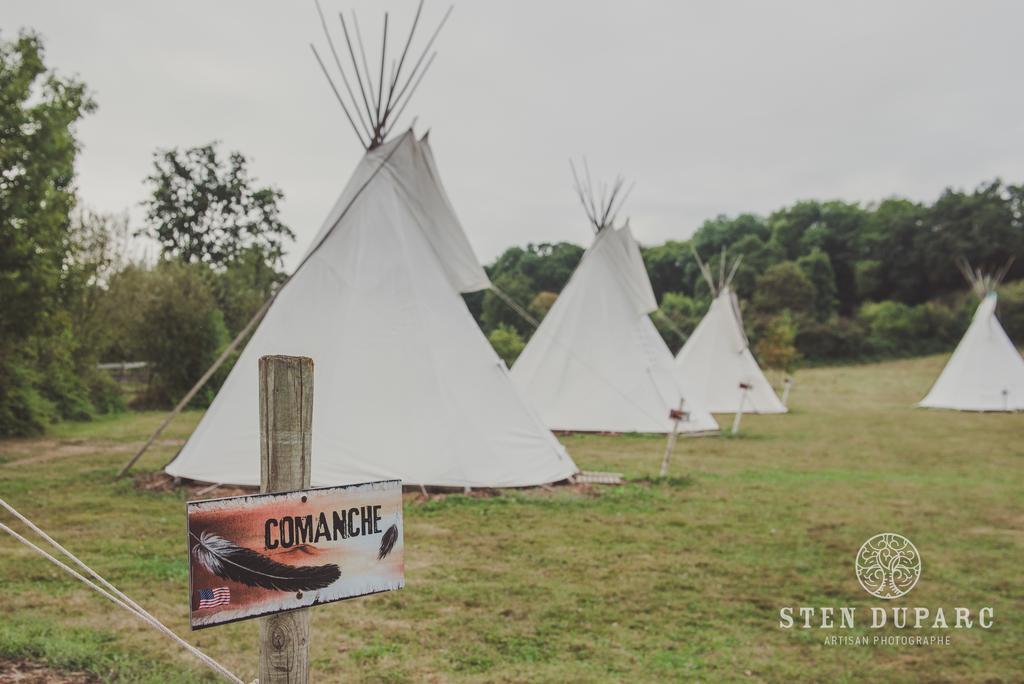 Les Tipis Du Bonheur De Vivre Hotel Brulon Bagian luar foto