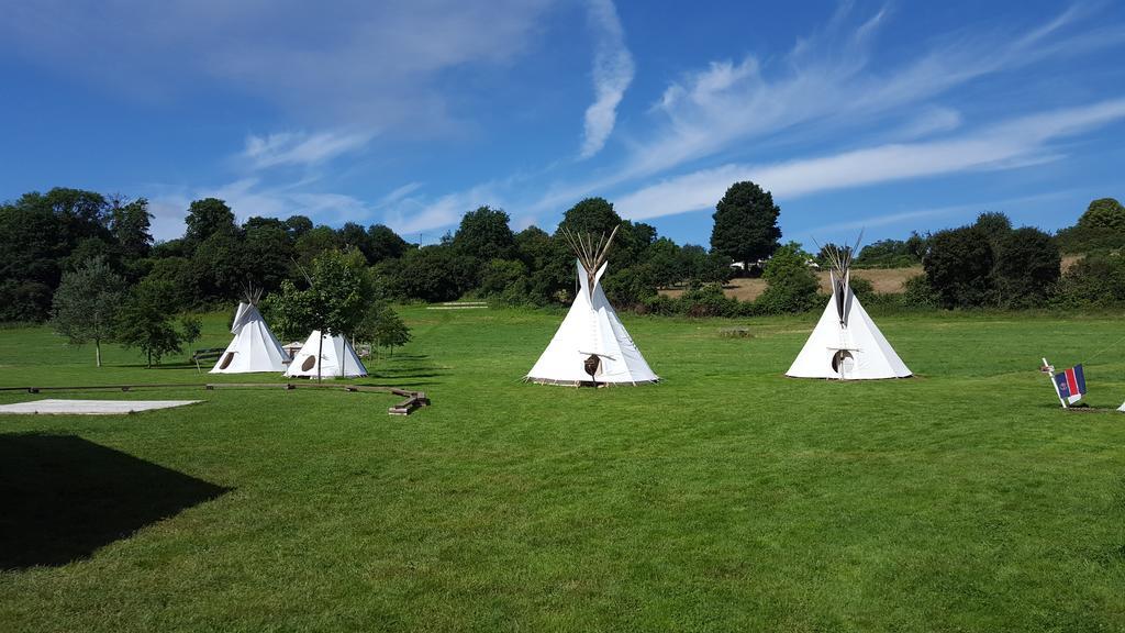 Les Tipis Du Bonheur De Vivre Hotel Brulon Bagian luar foto