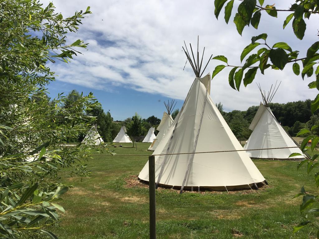 Les Tipis Du Bonheur De Vivre Hotel Brulon Bagian luar foto