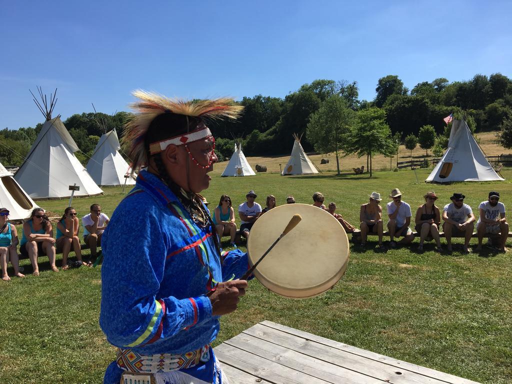 Les Tipis Du Bonheur De Vivre Hotel Brulon Bagian luar foto